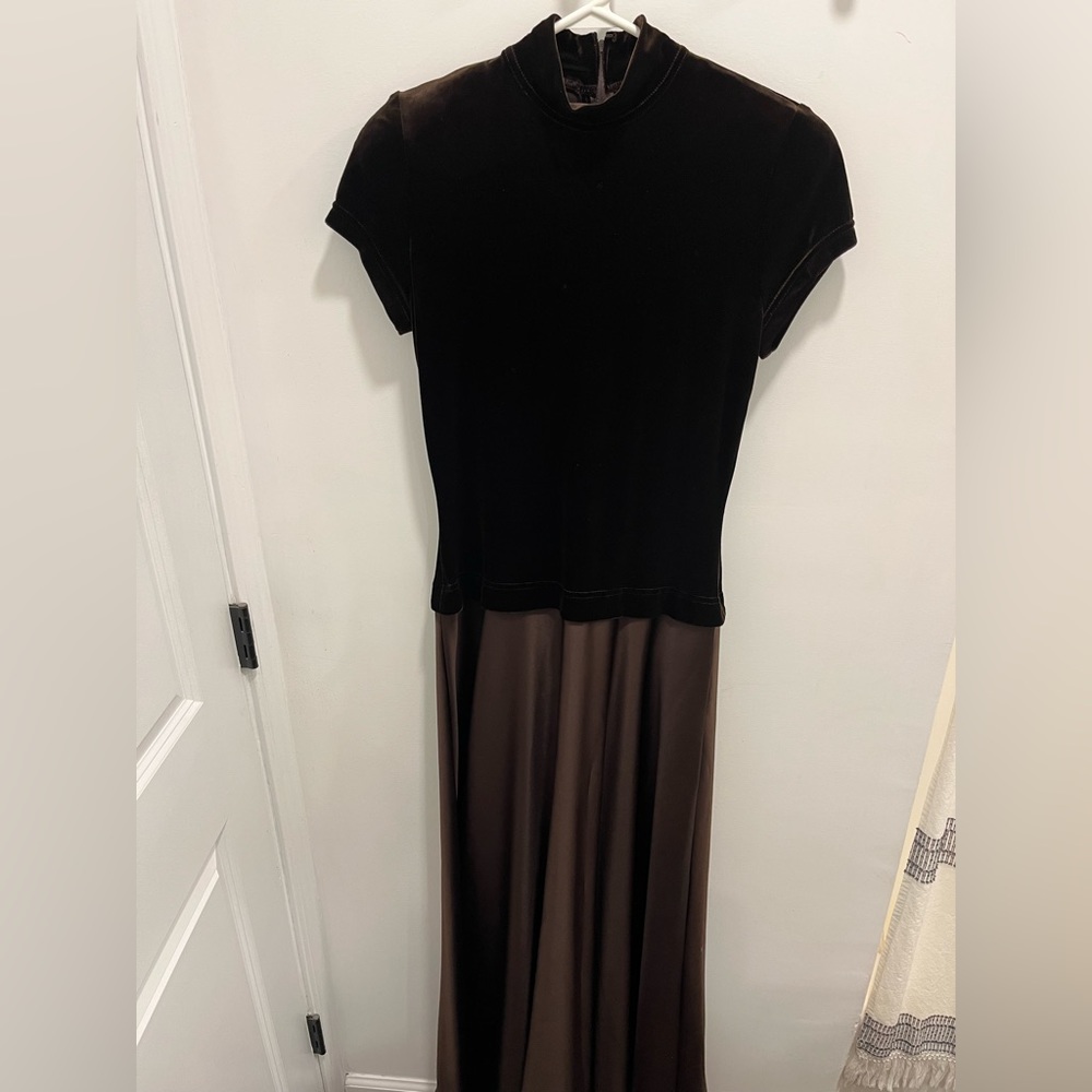 Cache Short Sleeve Elegant Evening Gown